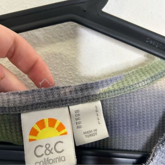 C&C California Green and Gray Tie-Dye Blouse - Picture 5 of 6